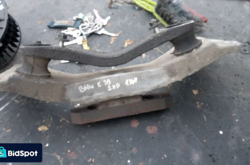 bmw e39 5 2.0d 136k podpora lapa skrzyni biegow 6751583