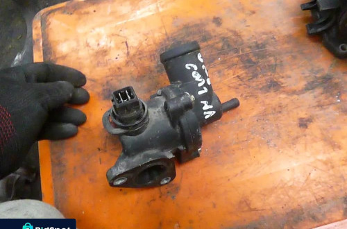 skoda fabia i 1.4b obudowa termostatu termostat 047121111m