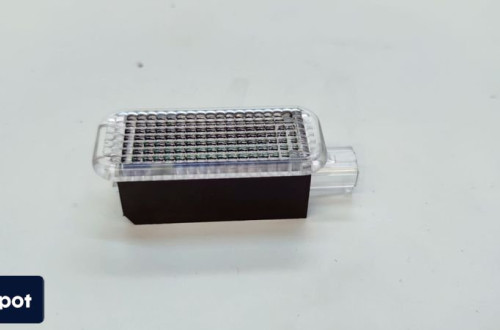 LAMPKA OŚWIETLENIE KABINY AUDI LED 8J0947409B