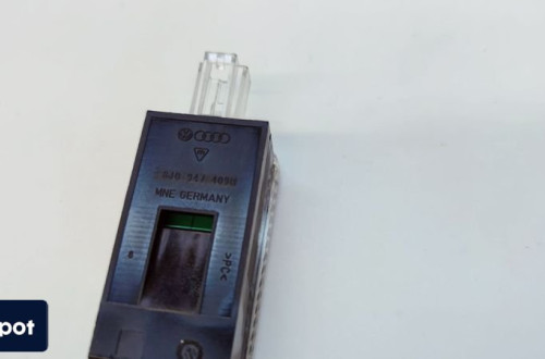 LAMPKA OŚWIETLENIE KABINY AUDI LED 8J0947409B