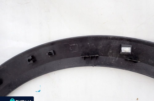 FORD PUMA 19- LISTWA BŁOTNIKA PRAWA PRZÓD