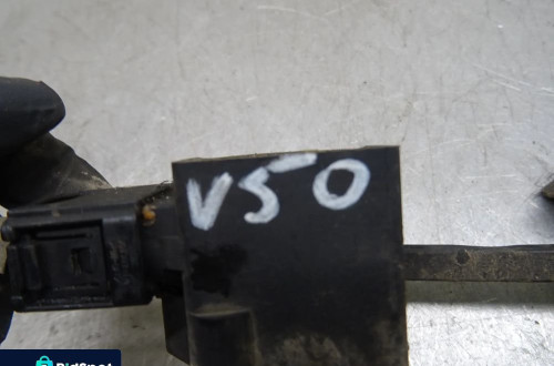 VOLVO V50 2.0TDCI KOMBI CZUJNIK POZIOMOWANIA ŚWIATEŁ XENON 4N5F-13D007-AA