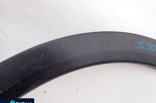 ECLIPSE CROSS LISTWA BŁOTNIKA PRAWA PRZÓD