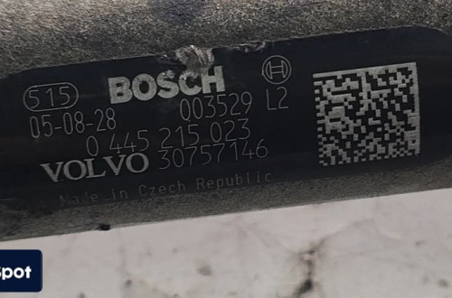 VOLVO XC90 I 05r 2.4 D LISTWA WTRYSKOWA 0445215023