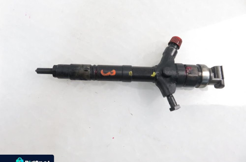 WTRYSKIWACZ TOYOTA COROLLA E12 2.0 D-4D 236700G010