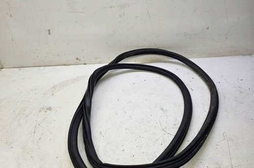 USZCZELKA DRZWI PRZÓD AUDI Q3 F3 83A831721/2