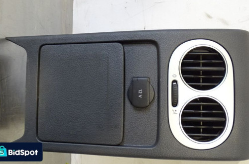 TUNEL UCHWYT NA KUBKI VOLKSWAGEN GOLF V PLUS CROSS 5M0863289A