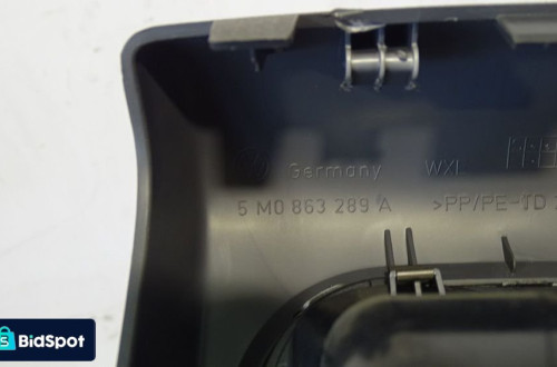 TUNEL UCHWYT NA KUBKI VOLKSWAGEN GOLF V PLUS CROSS 5M0863289A