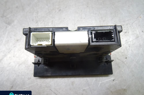 VOLVO V50 2.0TDCI KOMBI WYŚWIETLACZ RADIA 30679647