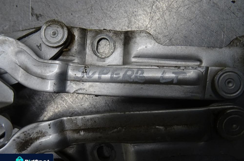 SKODA SUPERB I 01-05 2.8 V6 ZAWIASY KLAPY BAGAŻNIKA