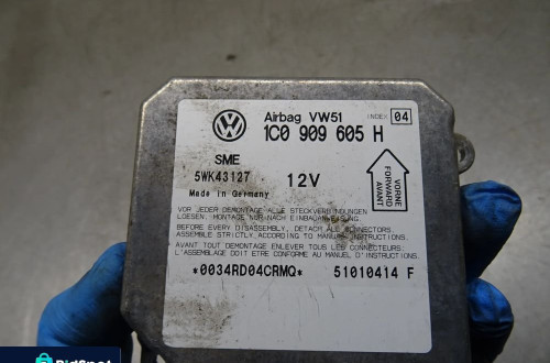 SKODA SUPERB I 01-05 2.8 V6 MODUŁ SENSOR PODUSZEK AIRBAG 1C0909605H