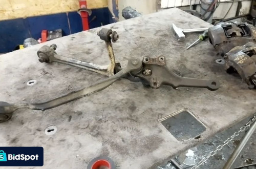 bmw e23 7 2.8b 2.5b wahacz przod przedni prawy mocowanie lacznik