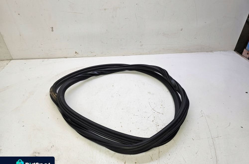 USZCZELKA DRZWI TYŁ AUDI Q3 F3 83A833721/2