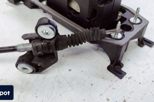 WYBIERAK LEWAREK AUTOMAT AUDI Q3 F3 5QH713023L