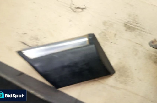 bmw e23 7 listwa blotnika tyl tylnia prawa pasazera