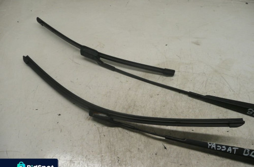 VW PASSAT B6 KOMBI RAMIONA WYCIERACZEK PRZÓD
