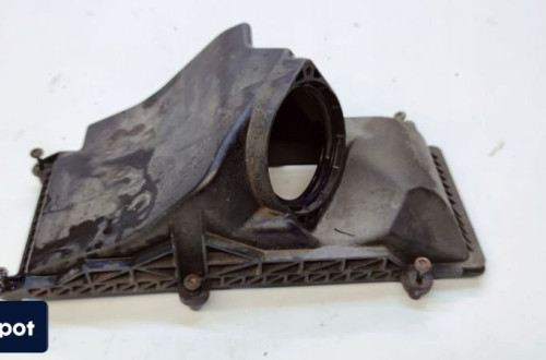 POKRYWA OBUDOWY FILTRA POWIETRZA AUDI A4 A5 Q5 8R0133837