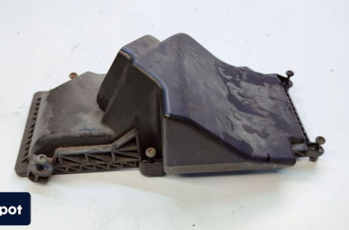 POKRYWA OBUDOWY FILTRA POWIETRZA AUDI A4 A5 Q5 8R0133837