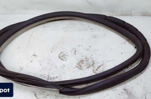 USZCZELKA DRZWI LEWA PRAWA AUDI A3 8P3831721J