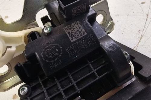 ZAMEK KLAPY TYŁ AUDI Q3 F3 83A Q2 81A827505