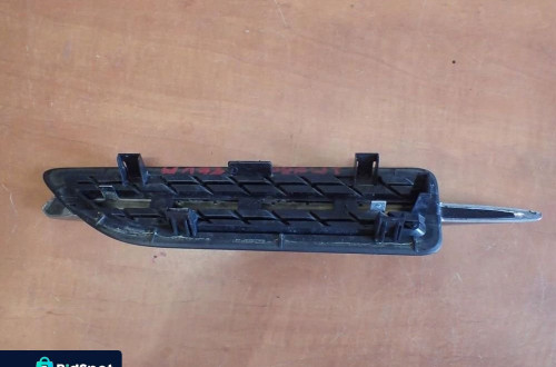 Kratka błotnika prawa nakładka MERCEDES SLK W172