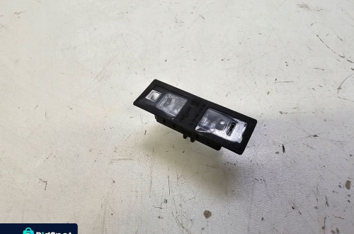 LAMPKA OŚWIETLENIA TABLICY AUDI Q3 Q2 8W0943021A