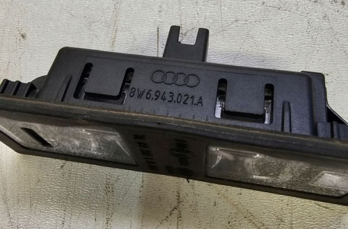 LAMPKA OŚWIETLENIA TABLICY AUDI Q3 Q2 8W0943021A