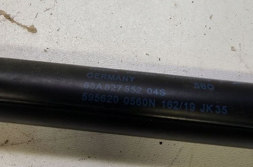 SIŁOWNIK TELESKOP KLAPY TYŁ AUDI Q3 F3 83A827552