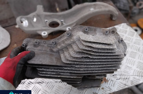 bmw 3 f80 4 f82 f83 glowka dekiel pokrywa reduktora most 2284836