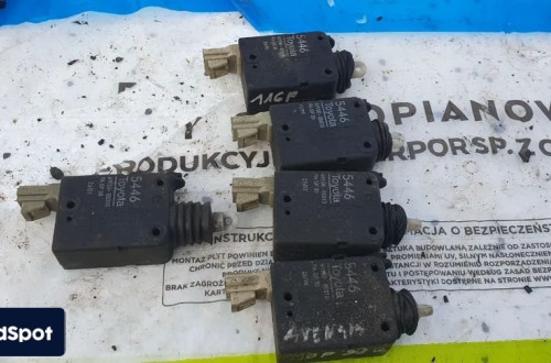 toyota avensis t22 silownik klapki wlewu paliwa 69150-05010