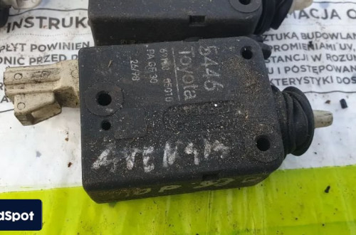 toyota avensis t22 silownik klapki wlewu paliwa 69150-05010