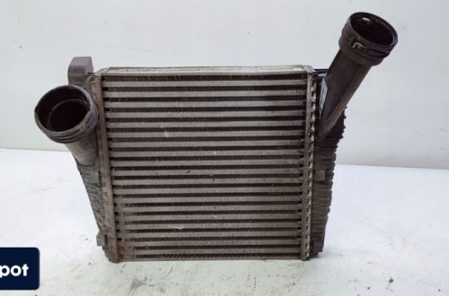 CHŁODNICA INTERCOOLER PRAWY AUDI Q7 4L 7L6145804
