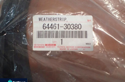 Uszczelka drzwi LEXUS GS350 64461-30380