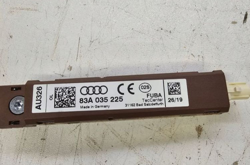 WZMACNIACZ ANTENOWY AUDI Q3 F3 83A035225