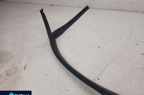 USZCZELKA DRZWI PRAWYCH AUDI A3 8V 8V3837440 3D