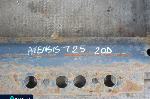 TOYOTA AVENSIS T25 KOMBI BELKA ZAWIESZENIA TYŁ