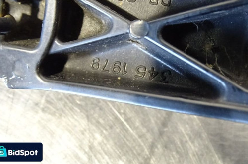 RAMIĘ WYCIERACZKI PRZÓD LEWE TOYOTA AURIS 2.0D4D 3451979