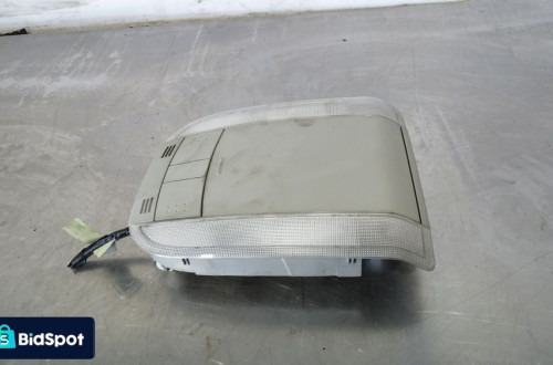 LAMPKA OŚWIETLENIA KABINY TOYOTA AURIS 2.0D4D 81260-02100