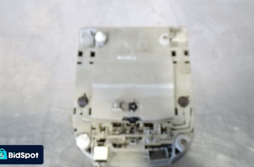 LAMPKA OŚWIETLENIA KABINY TOYOTA AURIS 2.0D4D 81260-02100
