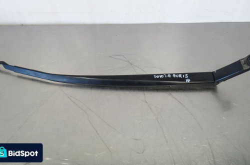 RAMIĘ WYCIERACZKI PRZÓD PRAWE TOYOTA AURIS 2.0D4D 3151820
