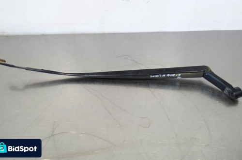 RAMIĘ WYCIERACZKI PRZÓD PRAWE TOYOTA AURIS 2.0D4D 3151820