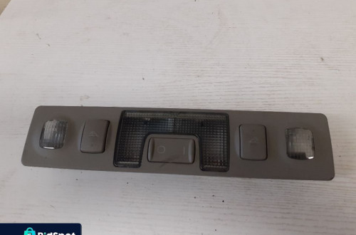 AUDI A8 D2 LAMPKA OŚWIETLENIA KABINY 4D0947111