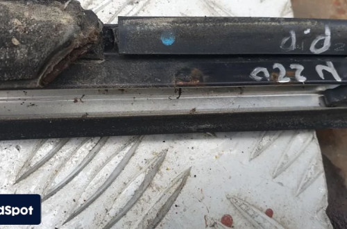 mercedes w220 listwa zgarniajaca szyby prawy przod