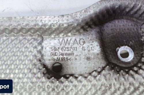 OSŁONA TERMICZNA WEDECHU AUDI Q3 F3 5Q0825701D