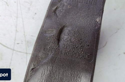 WYGŁUSZENIE BŁOTNIKA LEWE AUDI Q3 F3 83A864235