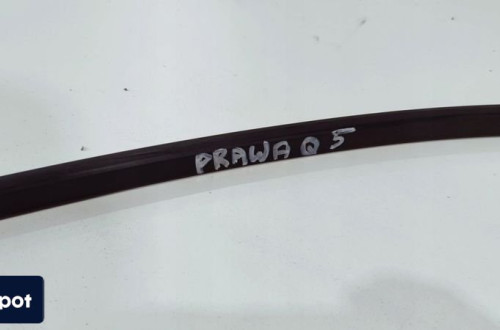 LISTWA MAT PRAWA KAROSERYJN AUDI Q5 8R 8R0853704