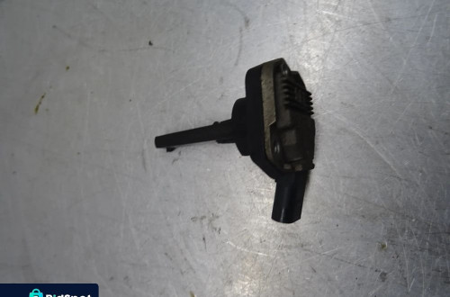 AUDI A6 C6 04-07 3.2FSI CZUJNIK POZIOMU OLEJU 06E907660