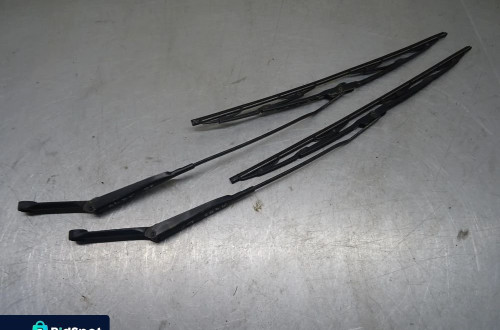 AUDI A4 B5 94-99 KOMBI 1.9 TDI RAMIONA WYCIERACZEK PRZÓD