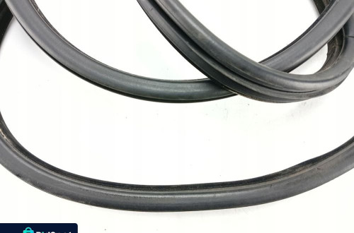 USZCZELKA DRZWI LEWY PRZÓD PEUGEOT 407 SW KOMBI