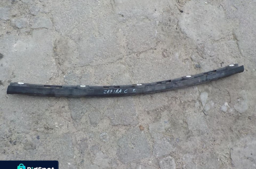 OPEL ZAFIRA C ŚLIZG ZDERZAKA TYŁ TYLNY PLASTIK MOCOWANIE